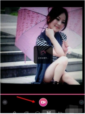 首先打开美拍手机客户端软件，先要拍摄一段视频