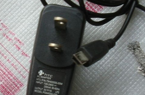 HTC手机充电时开不了机怎么办