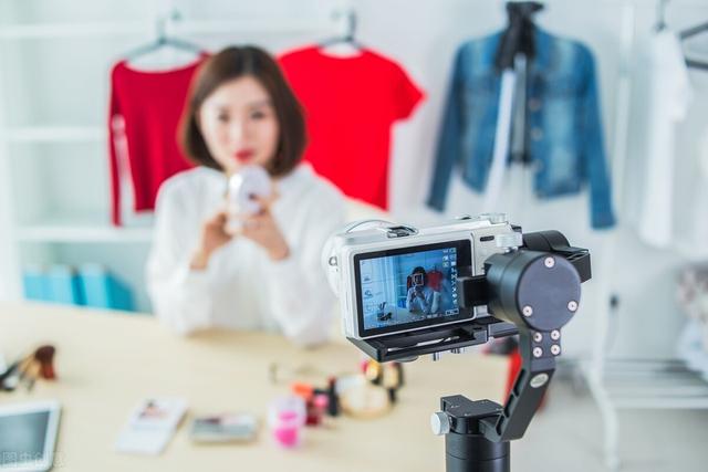 抖音直播干货：如何利用短视频给直播间精准引流呢