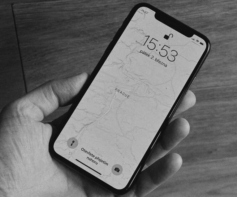 iPhone  显示屏触控失灵怎么办？