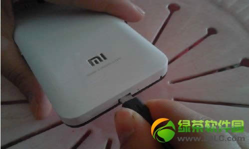 小米手机后盖怎么打开？小米手机通用打开后盖方法汇总4