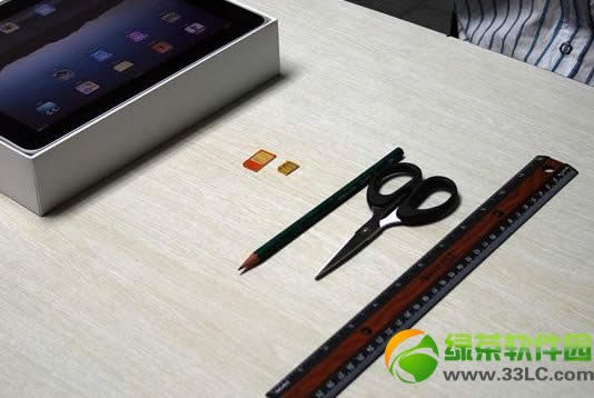 micro sim剪卡图文教程：不用剪卡器将sim卡剪成Micro_SIM卡