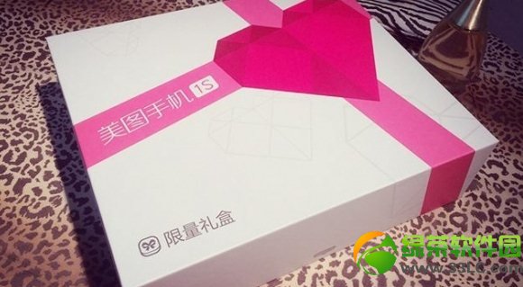 美图手机1S开箱图赏 美图秀秀手机1s真机开箱3