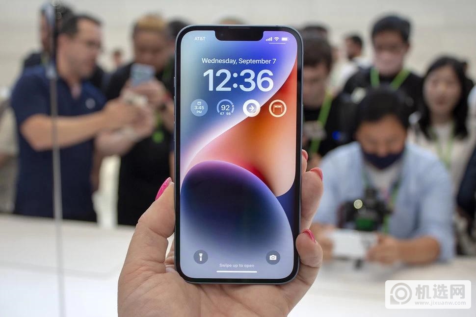 百亿补贴真是香，iPhone 14直降400元，有多少果粉买早了？