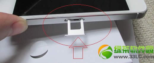 iphone5s  sim卡怎么装？iphone5s安装sim卡方法3