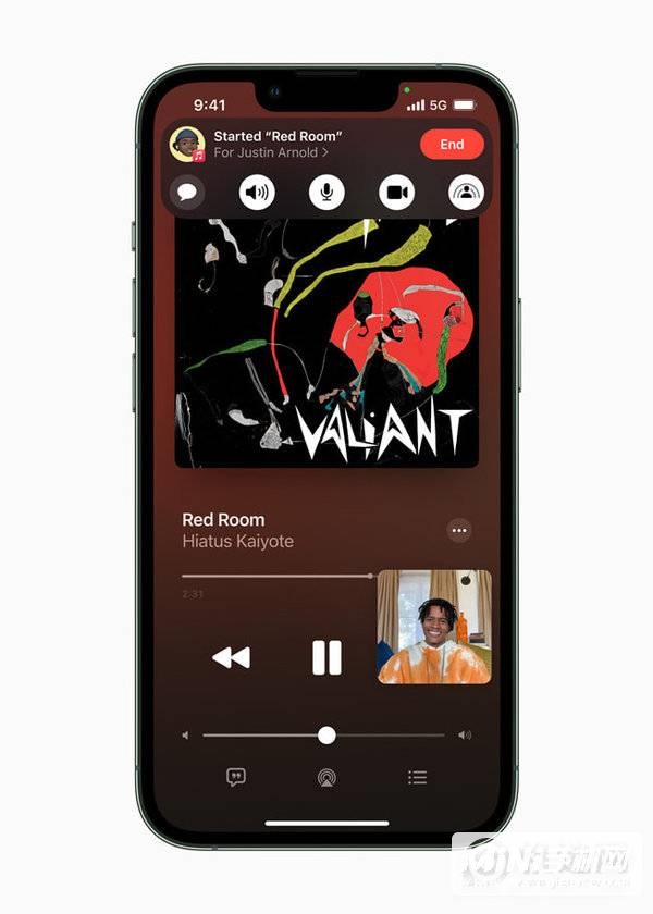 在 iPhone  13 Pro  中的 Apple  Music  使用同播共享。