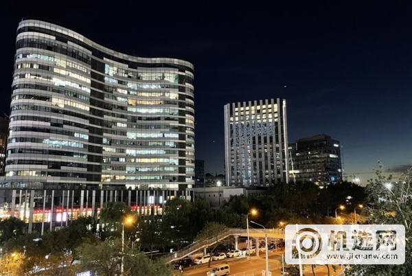 iPhone13和12哪个拍夜景好看-夜景实拍对比