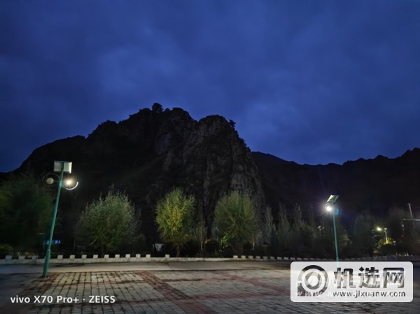 vivoX70Pro+和iPhone13Promax哪个拍夜景好看-夜景样张对比实测