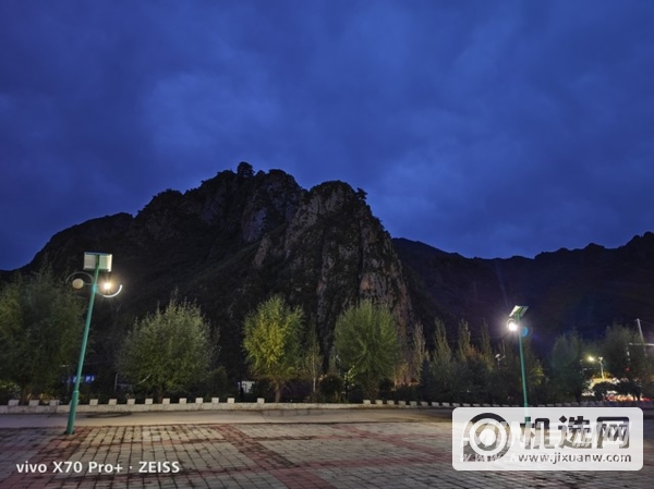 vivoX70Pro+和iPhone13Promax哪个拍夜景好看-夜景样张对比实测