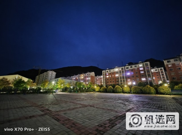vivoX70Pro+和iPhone13Promax哪个拍夜景好看-夜景样张对比实测