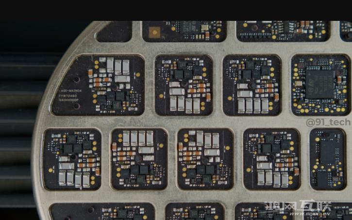 苹果 AirPower  无线充电板原型机测试：发现内含 22 个线圈插图9