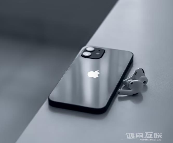 数据统计表明：iPhone 在美国智能手机中的市场占比中超过50%