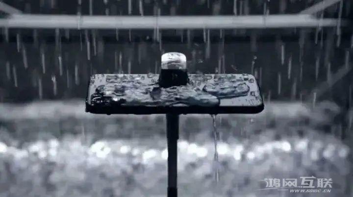 ?iPhone的防水性能如何？能拿去泡水吗？