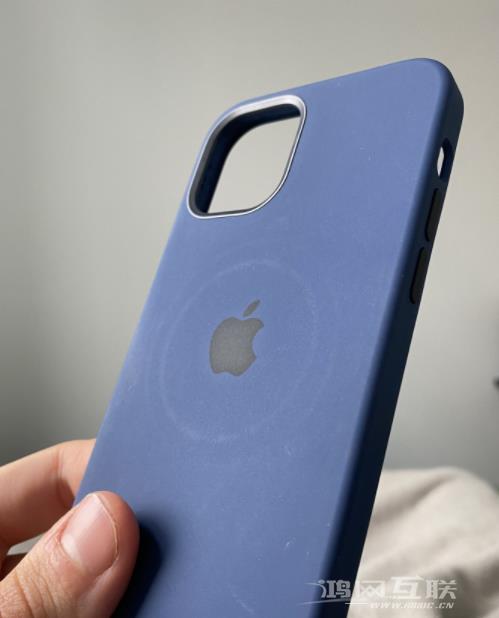 如何清洁与 iPhone 12 搭配使用的 MagSafe充电器？