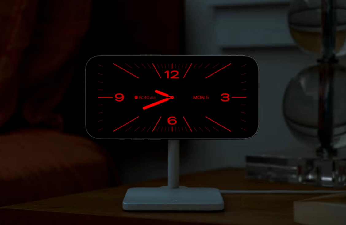 如何禁止 iPhone  15 待机显示功能出现红色调屏幕？