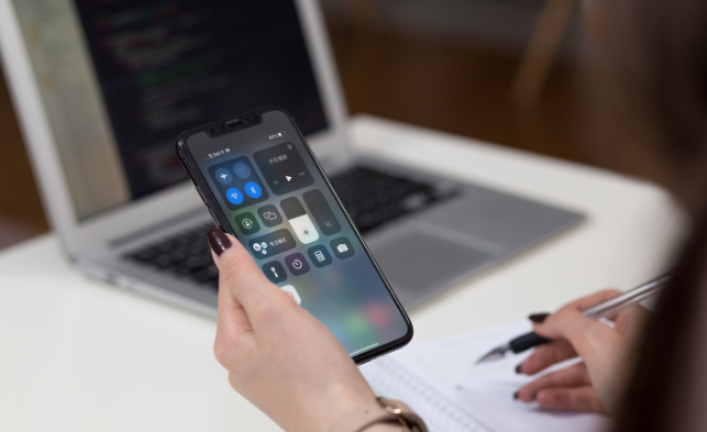【iOS16】苹果手机不知道怎么录屏，手把手教你录制有声视频
