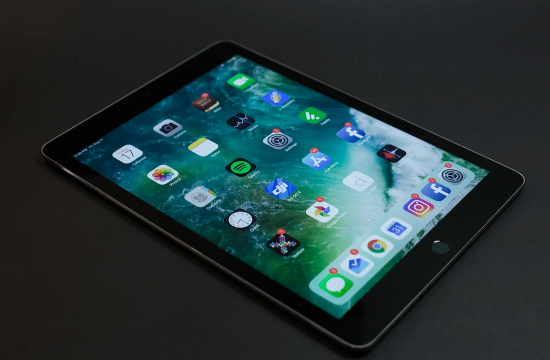 iPad卡在白苹果开不了机怎么办