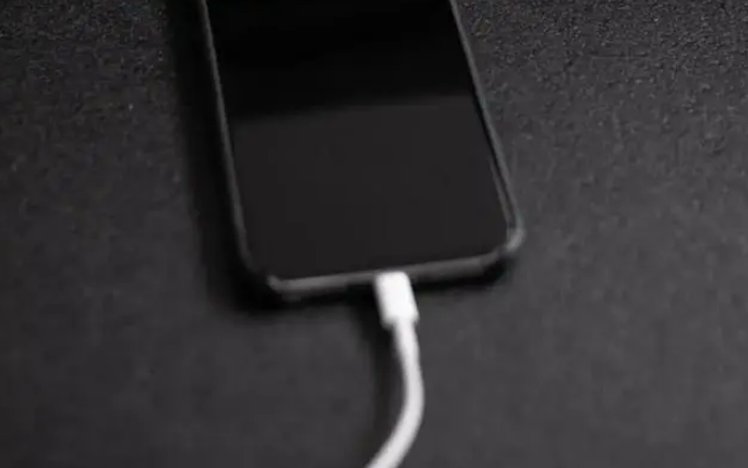 苹果手机黑屏打不开怎么办?几个小招定位和解决问题