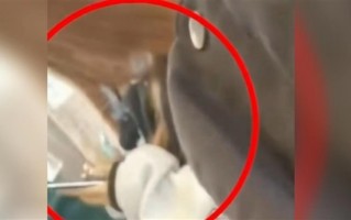 女子坐高铁抽电子烟 官方回应：能带不能抽 有人曾被限乘、纳入失信名单