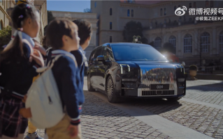 孩子车内玩游戏家长秒切在线课！极氪009“卷娃”式宣传遭强烈吐槽