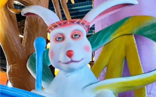 南宁兔子灯被吐槽羊不羊兔不兔火了 表情被网友收藏：“打工人”写照