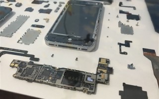 手机入殓师年入百万元引热议：你会把旧手机装裱起来吗？