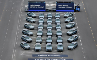 500台岚图FREE今日出口欧洲！CEO卢放：岚图将与豪华品牌同台竞技