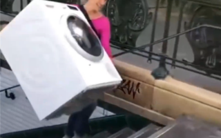 国外小哥拍下巴黎坐地铁见闻 网友：科幻电影还是保守了