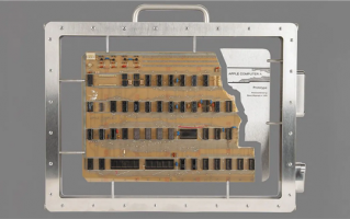 看 史上最贵台式机！苹果Apple-1被卖 这售价能在上海等买套房