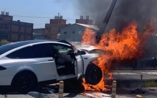 林志颖已清醒 因交通标志杆损坏将遭索赔？家人发声：疑问只有一个