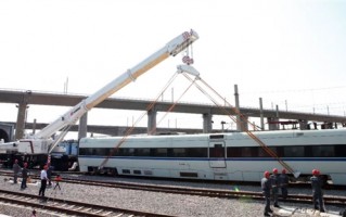 我国首台！中国中车高铁救援起重机获许可证：可营救倾覆、脱轨高铁
