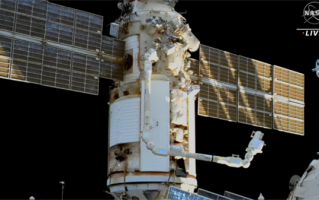俄宇航员提前结束太空行走！宇航服故障差点没电