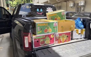 自驾游男子为省1800元过路费 拉12箱芒果走绿通 网友夸其机智