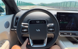 博主购买理想L9新车 发现方向盘总跑偏：售后调整后又偏向另一侧