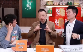 张朝阳建议躺着玩手机对颈椎更好 专家：伤害极大！