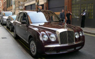 英女王伊丽莎白二世去世 享年96岁！揭秘一生与汽车缘分 最爱路虎、没驾照