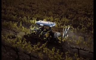 开局一台拖拉机 轿跑皮卡自己刷：富士康造车想疯了