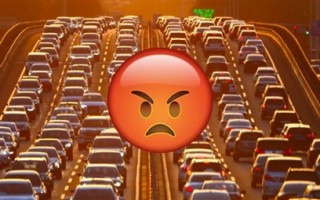 聪明的红绿灯 已经学会主动给你开路了