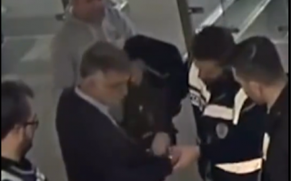 居民楼完全倒塌，约千人被困！土耳其设计师被捕