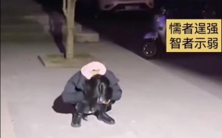 女子看到前男友的新对象后痛哭 仅仅一个月啊，心好痛！