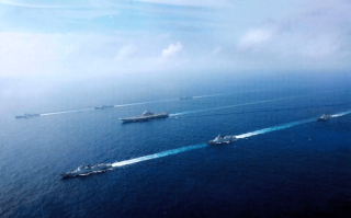 历史首次辽宁舰现身关岛美对中划红线，关键时刻不手软！