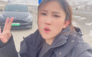 95后女子一人一车自驾特斯拉去西藏：没电还掉坑 无奈折返