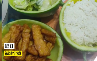 女子为不洗碗用西瓜皮装饭 称饭菜味变得清新：网友点赞解锁新偷懒方式