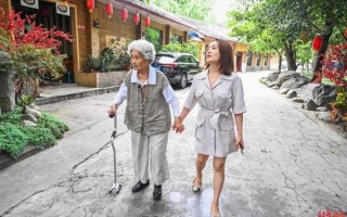 成都百岁网红奶奶突然去世：一生行医、粉丝700多万