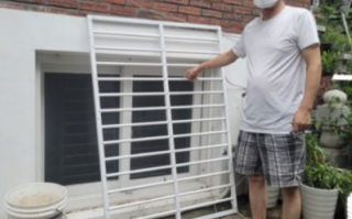 64岁中国男子暴雨中勇救韩国老夫妇被狂赞：义士和英雄！