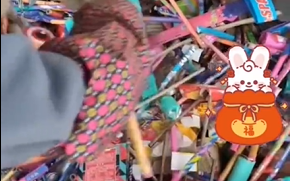 女大学生寒假捡6天烟花纸壳卖不掉：发财梦碎一地