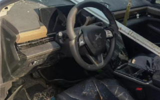 男子开小鹏出车祸被护栏插中身亡 回应：事发时车辆属于手动驾驶