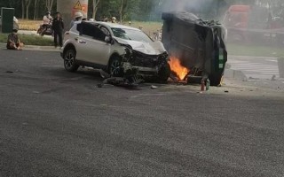 特斯拉隧道内起火 女车主：眼睁睁看着它烧完