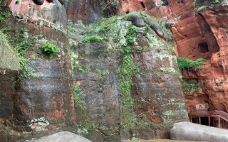 网友晒乐山大佛照片对比照：时隔2年 水位相差10.53米