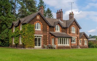 英国女王名下私宅出租：只能养狗不能养猫！